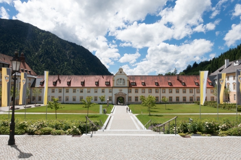 Kloster Ettal Blauer Himmel Sonnenschein Ausflugsziele