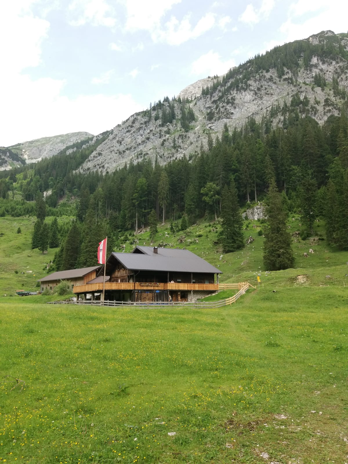 Musauer Alm Berge Hütte Wandern Ausblick Blauer Himmel
