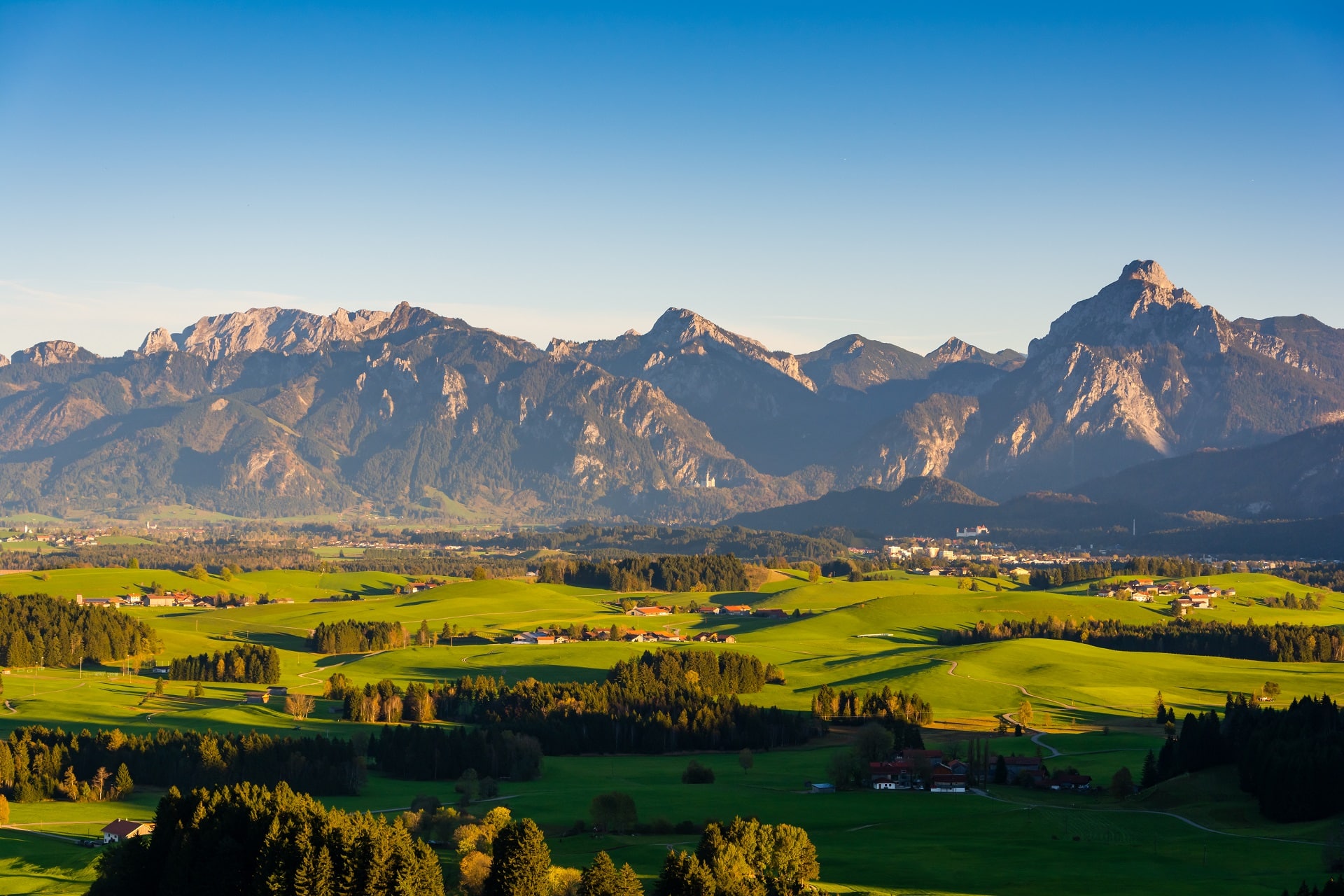 Grüne Wiesen Berge Blauer Himmel Panorama Allgäu Füssen